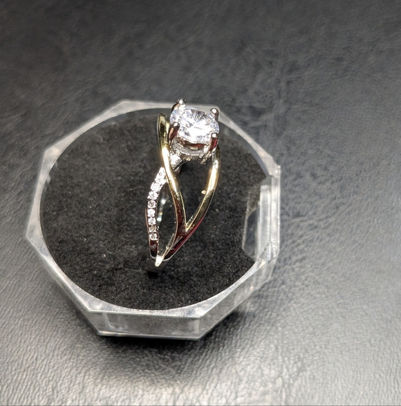 Ladies Unique Two-Tone Split Band CZ Solitaire (9.25) - Picture 3 of 15